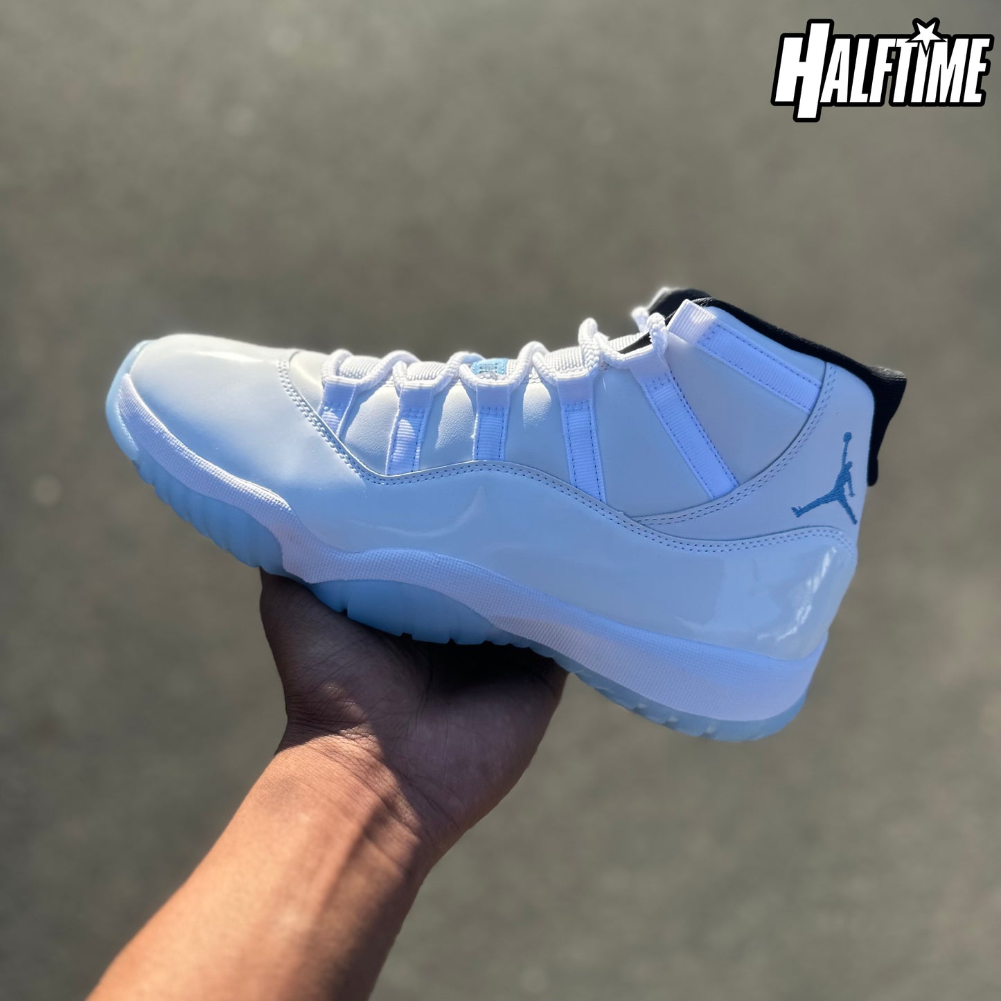 Jordan 11 Columbia